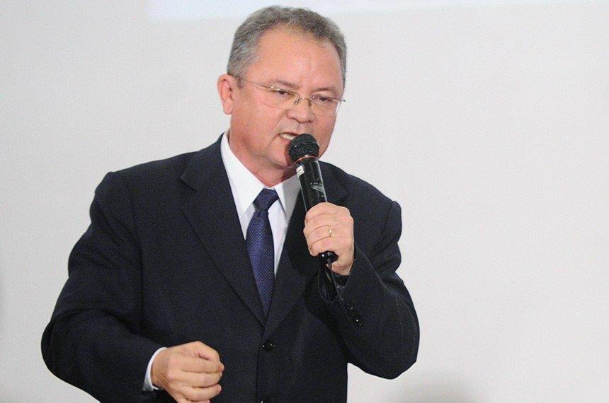 Zequinha Marinho, candidato ao governo do Pará pelo PL. Ele é branco, tem cabelo curto e grisalho e fala num microfone que segura com uma das mãos - Metrópoles