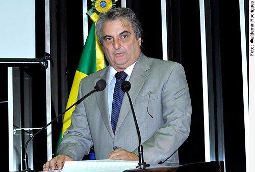 Alberto Bardawil, candidato a senador do Ceará pelo PL. Ele é branco, tem cabelo curto e grisalho e fala na tribuna da Câmara dos Deputados - Metrópoles