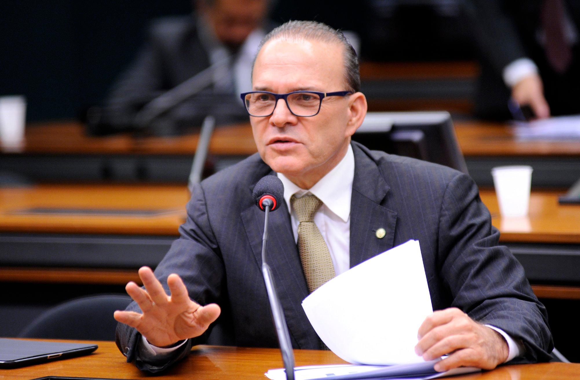 Jorge Boeira , candidato a senador de Santa Catarina pelo PDT. Ele é branco, tem cabelo liso, curto e grisalho e discursa em comissão na Câmara dos Deputados - Metrópoles