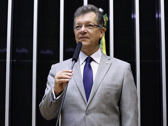Laércio Oliveira, candidato a senador de Sergipe pelo PP. Ele é branco, tem cabelo grisalho e curto e discursa na tribuna do plenário na Câmara dos Deputados - Metrópoles